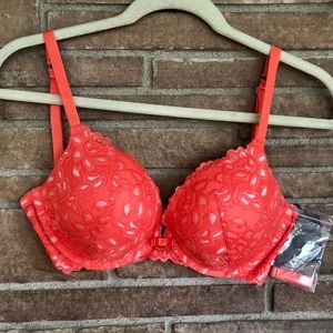 NWT Fredericks of Hollywood Push Up Bra